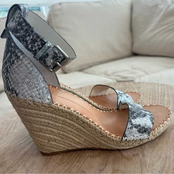 DOLCE VITA Women's Noor Wedge Sandal Stone Mint Black White Snake Print Sz 7.5 - Picture 4 of 8